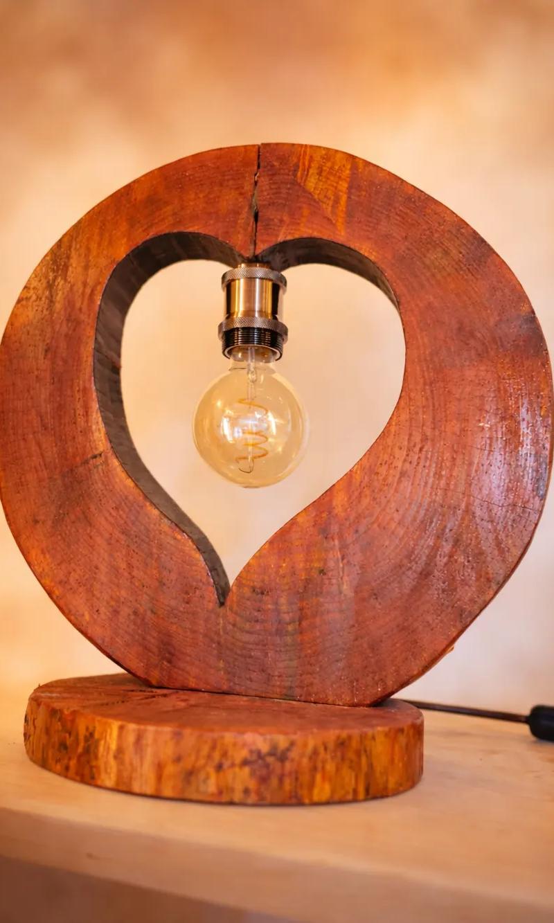 Lámpara de madera