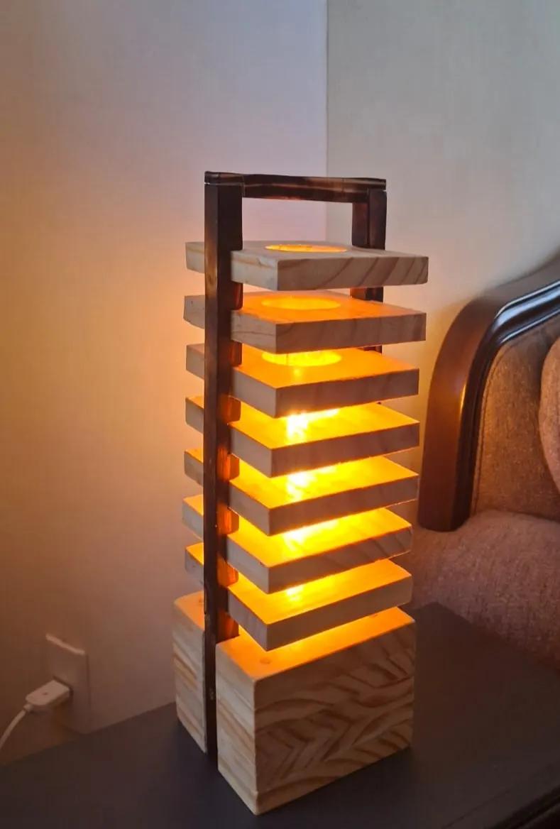 Lámpara de madera 