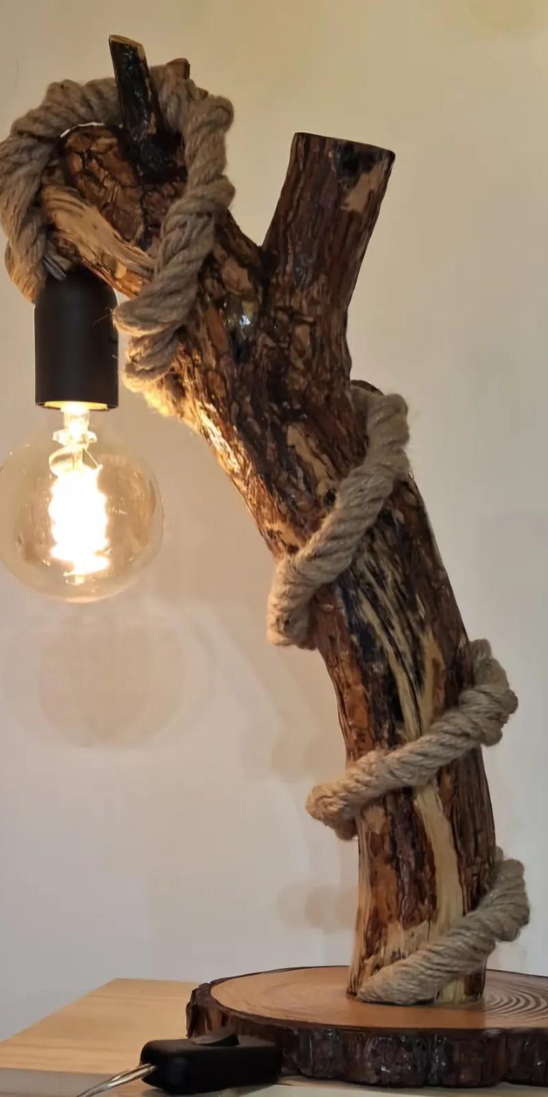Lámpara de madera 