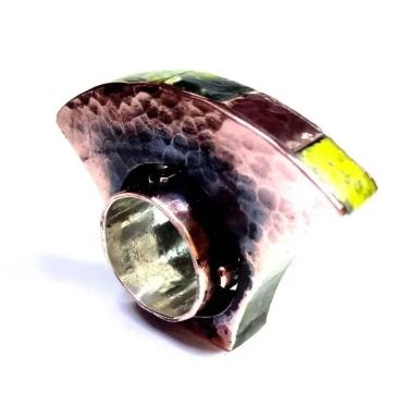 Anillo de cobre y piedra muzgo. - vista 1
