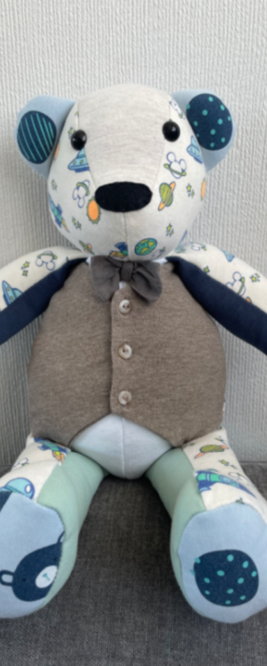 Peluche del recuerdo con ropa de bebé  - vista 2